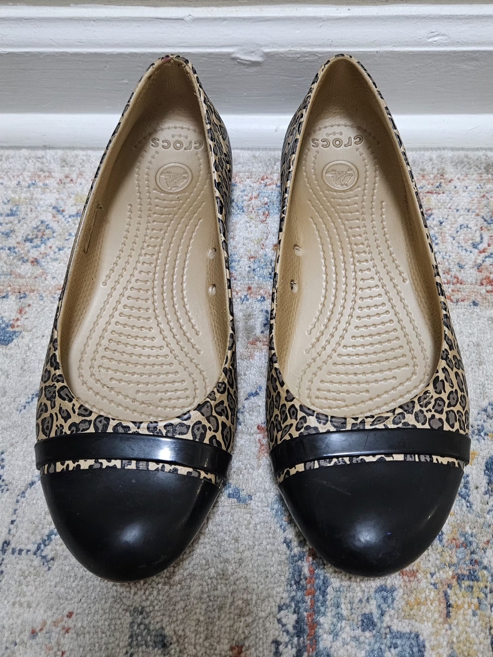 Crocs Leopard Print Black Toe Cap Women's Ballet Flats Size 6 EUC